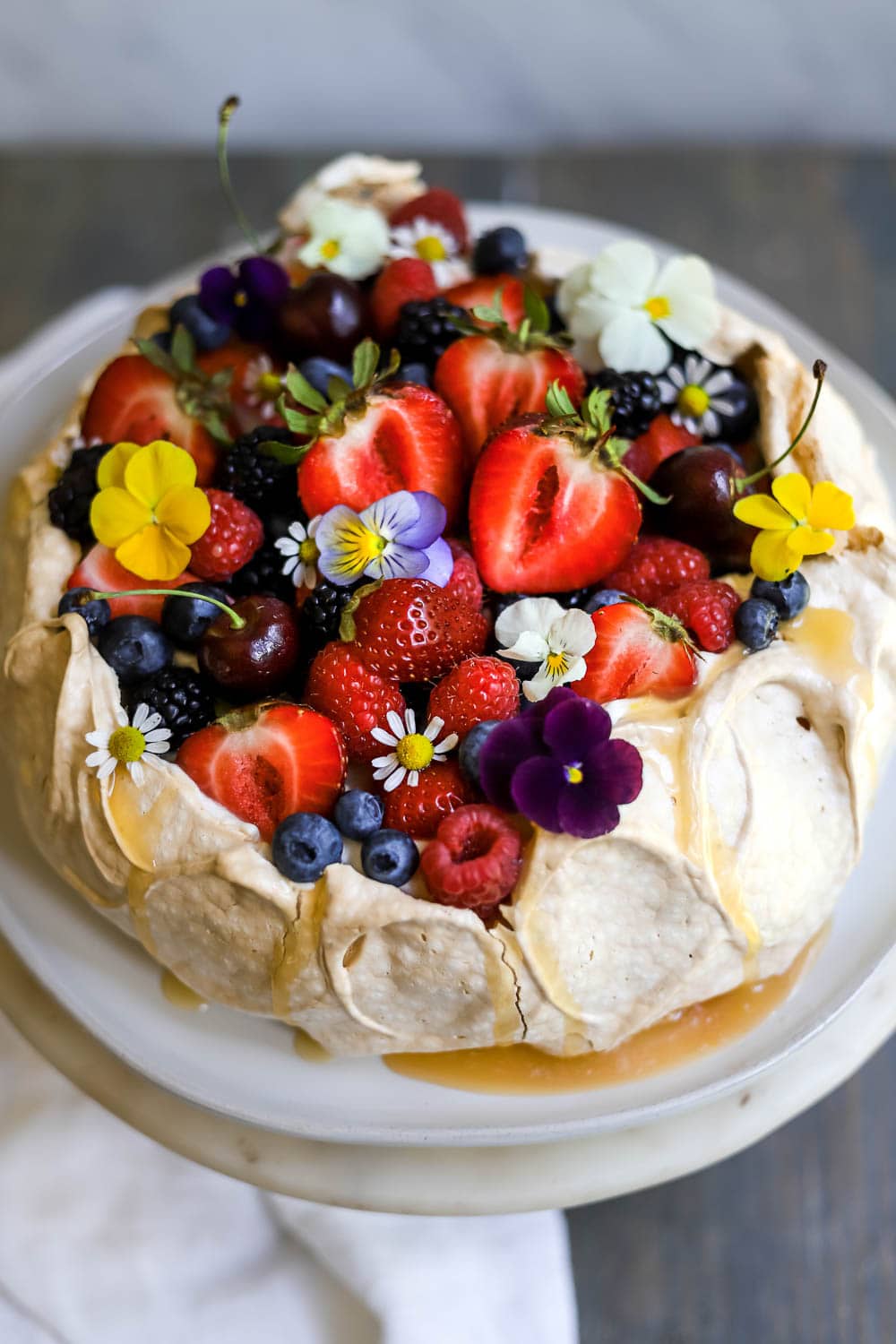 pavlova-with-berries-and-cream-5