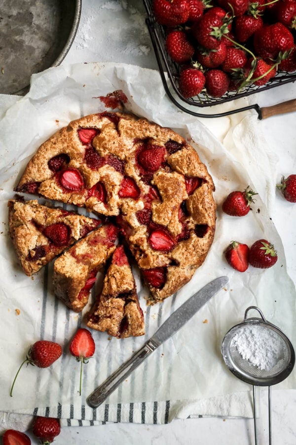 Sunken Strawberry Cake